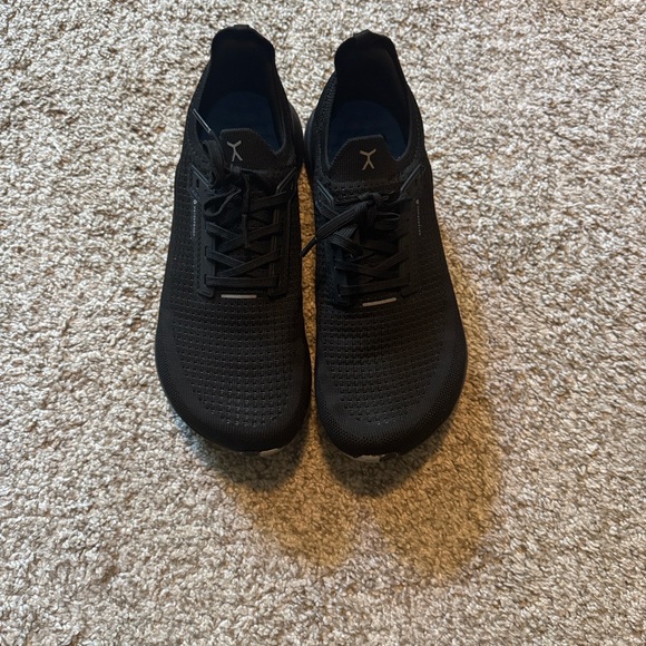 Black Performance Sneakers for Men and Women - Picture 3 of 9
